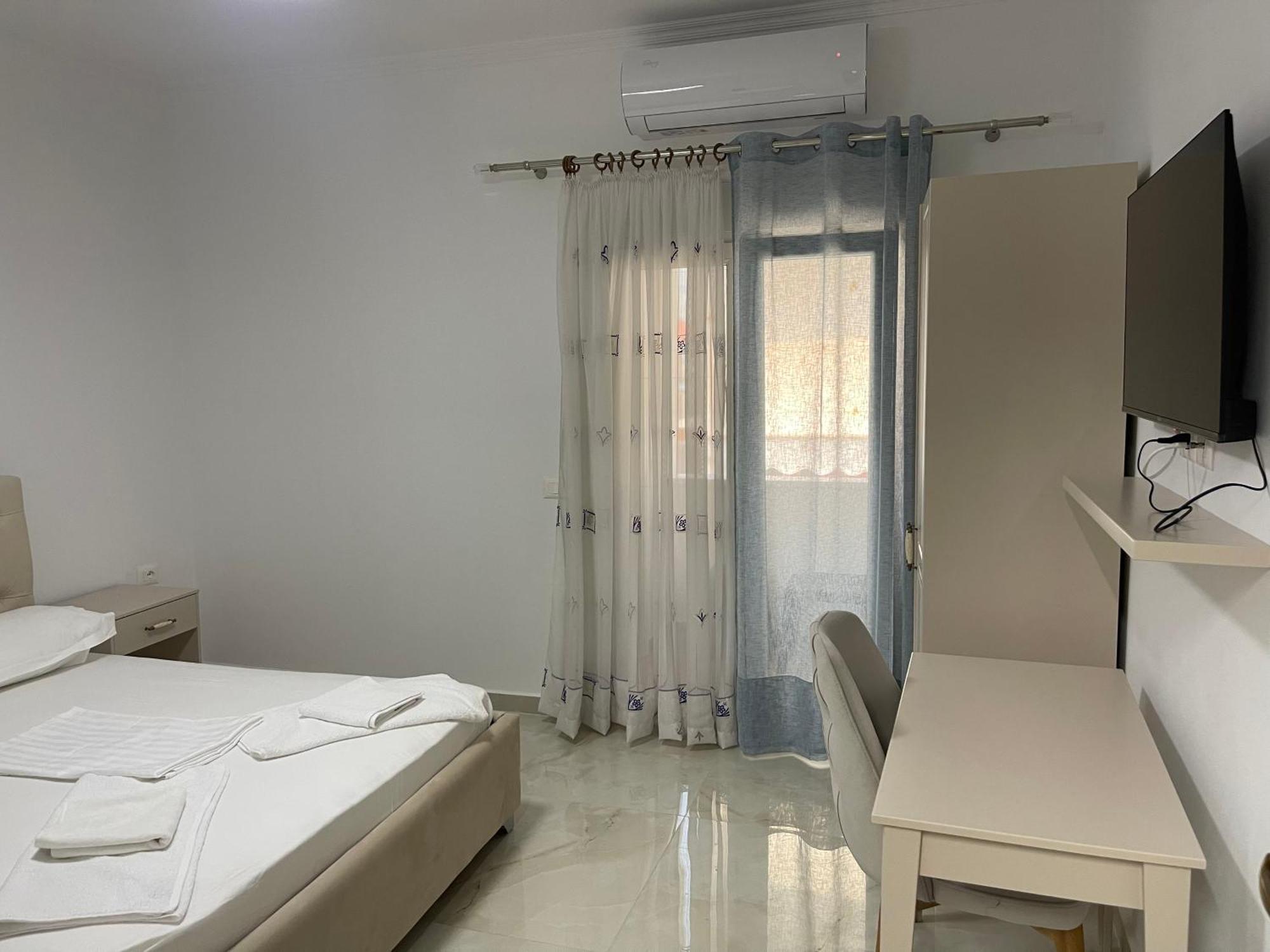 Hotel Vila C Plus Plus Берат Екстер'єр фото
