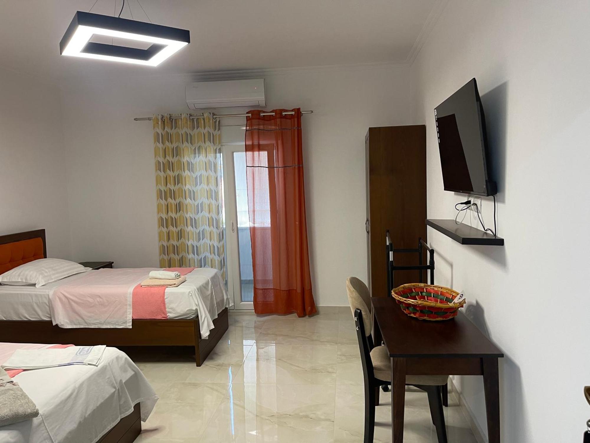 Hotel Vila C Plus Plus Берат Екстер'єр фото